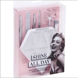 🎉Host Pick🎉 Vintage Marylin Monroe Diamond Manicure Set